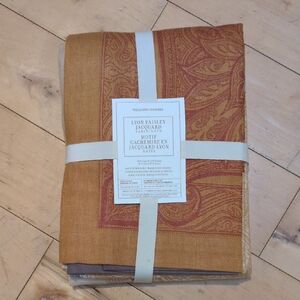 Williams Sonoma Lyon Paisley Jacquard Tablecloth 70"x126" Fall/Thanksgiving